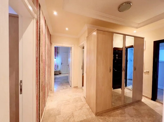 , Interior - 4