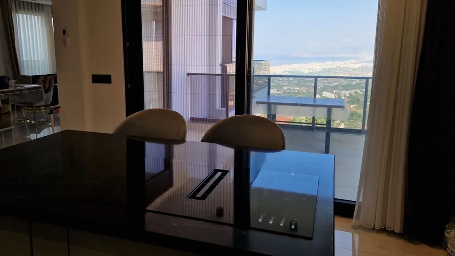 , Interior - 4