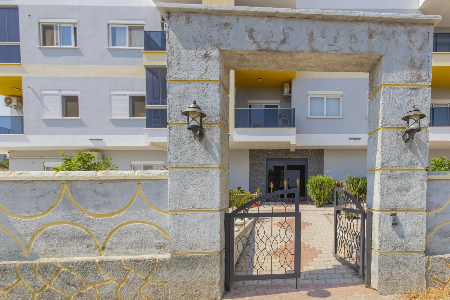 Yellow Residence Exterior - 32