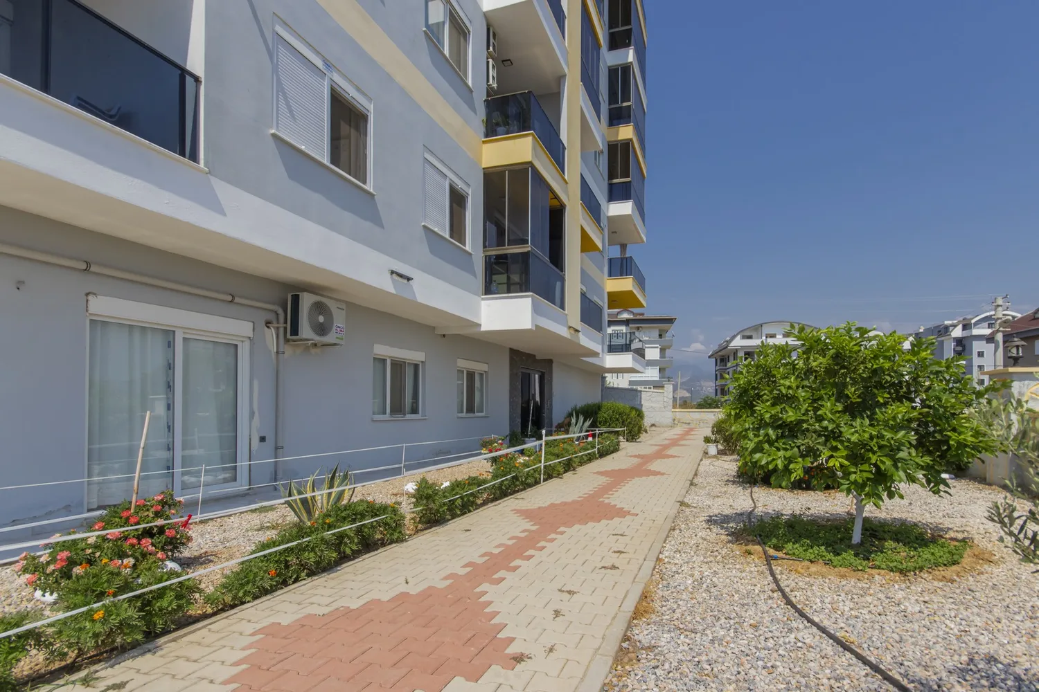 Yellow Residence Exterior - 31