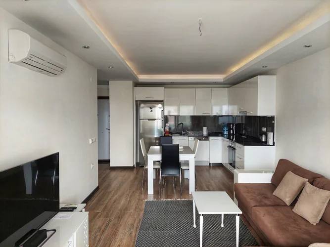 Crystal Garden A-32, Interior - 4