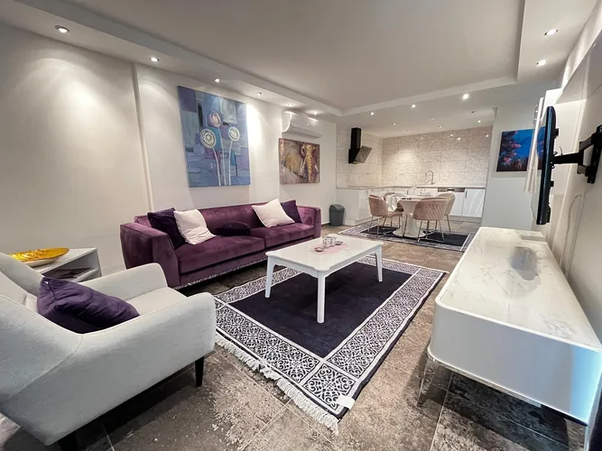 , Interior - 4
