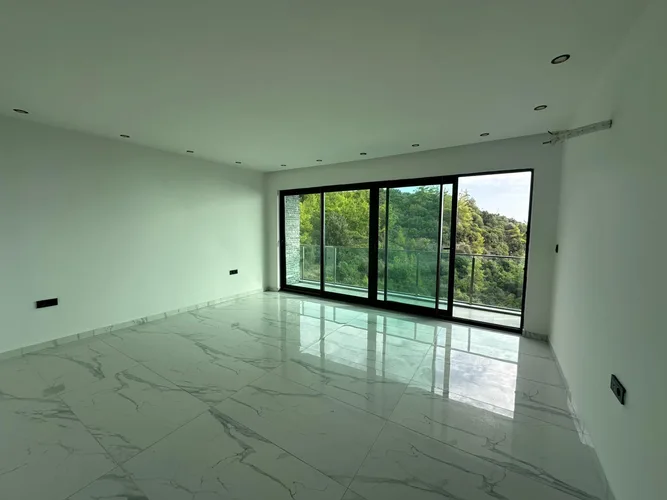 , Interior - 4