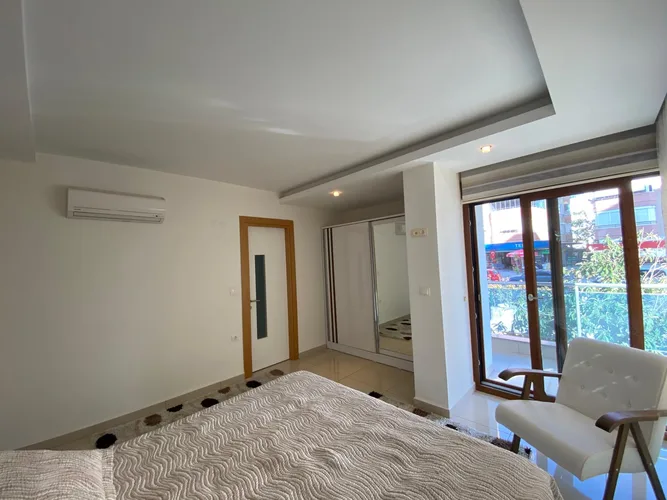 , Interior - 4