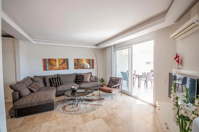 HELIOS, Interior - 3