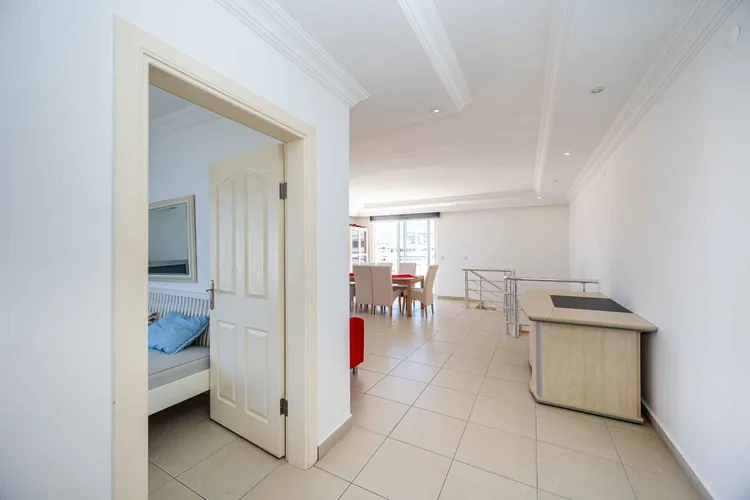 , Interior - 4
