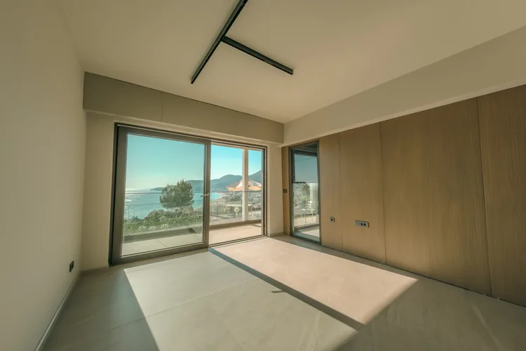 , Interior - 1