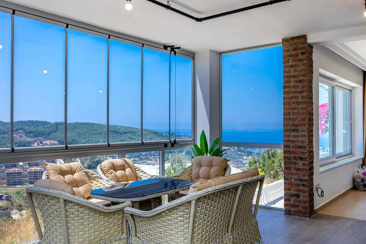 SEA VIEW 1, Interior - 1