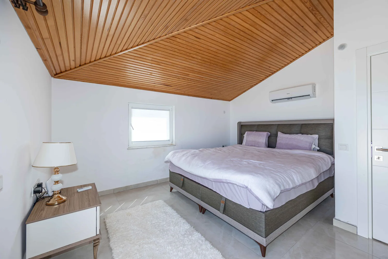 SEA VIEW 3 Interior - 12