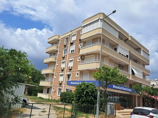 Özgür Apartmanı, Exterior - 1