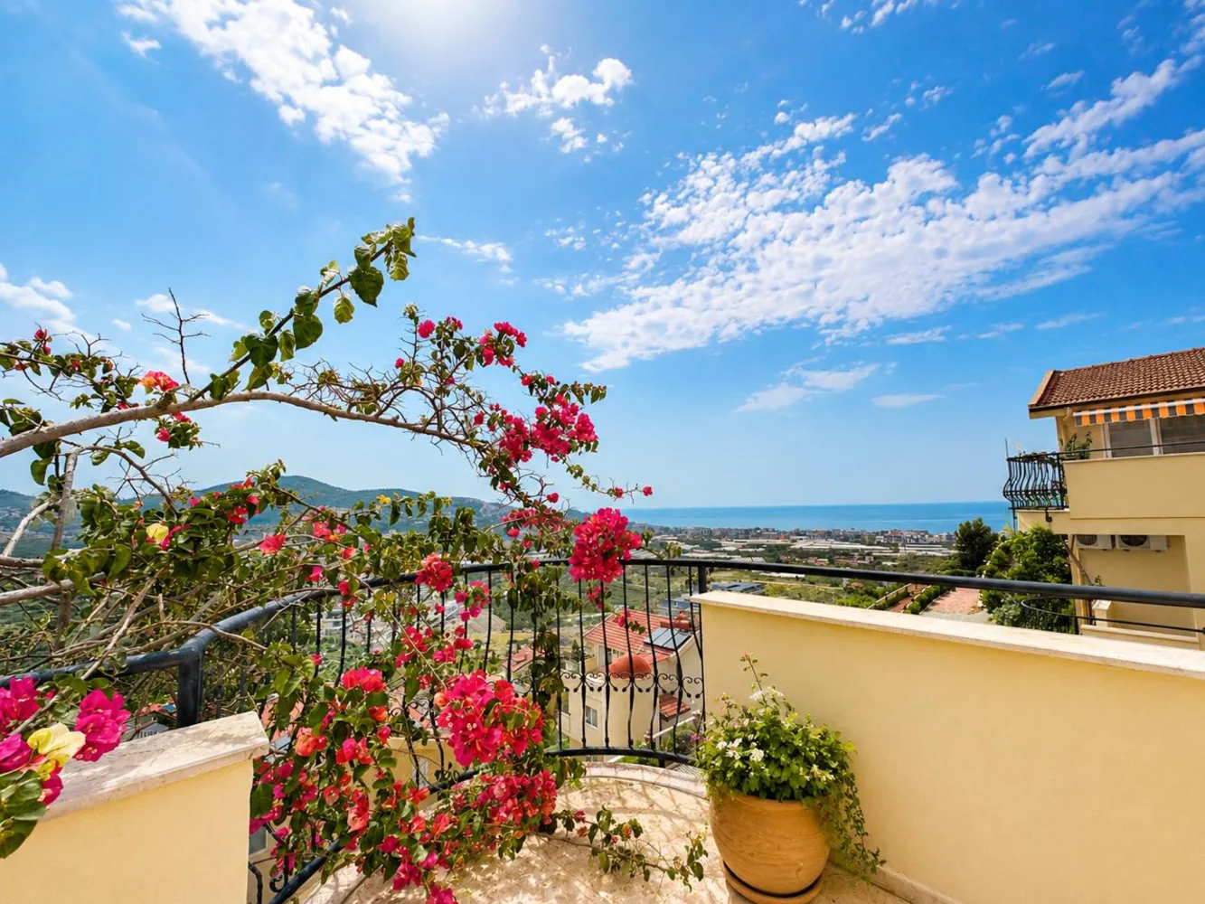Sea View Bargain Apartment For Sale in Goldcity, Alanya Exterior - 14