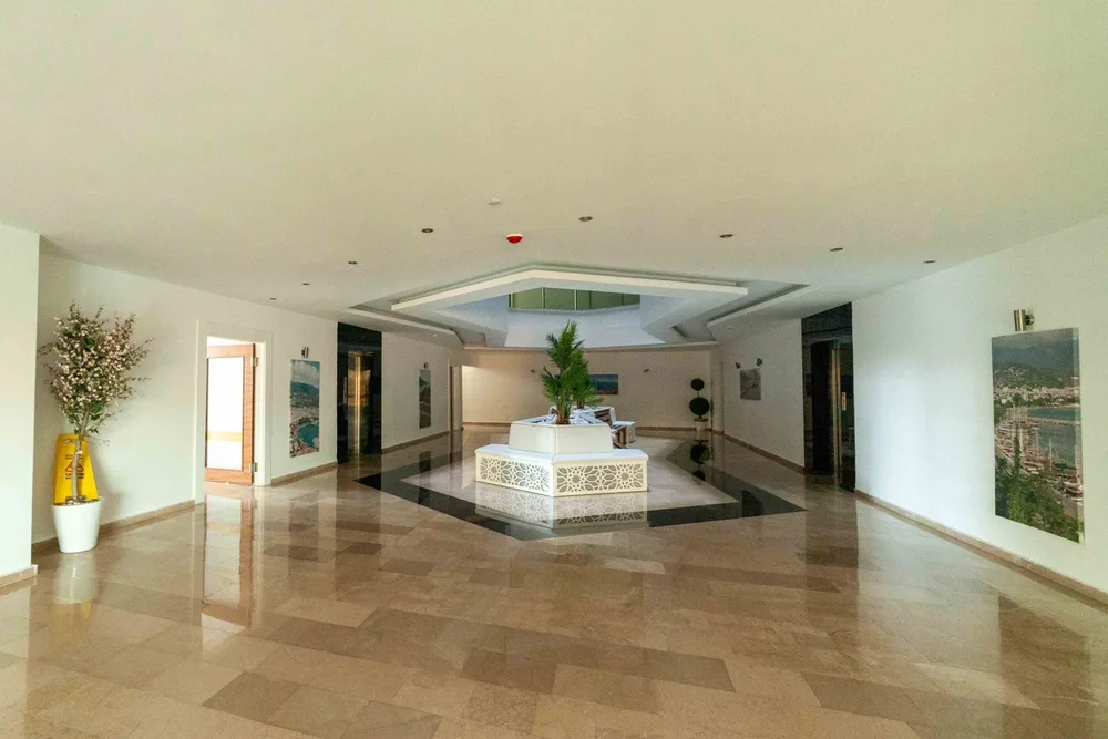 CROWN CITY  Interior - 22