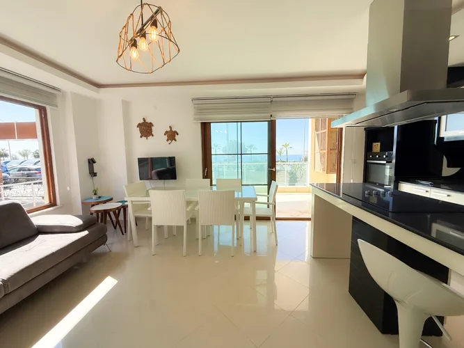 USTA VIP 2, Interior - 4