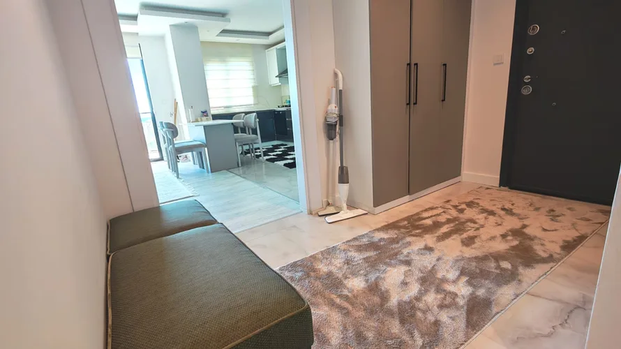 , Interior - 4