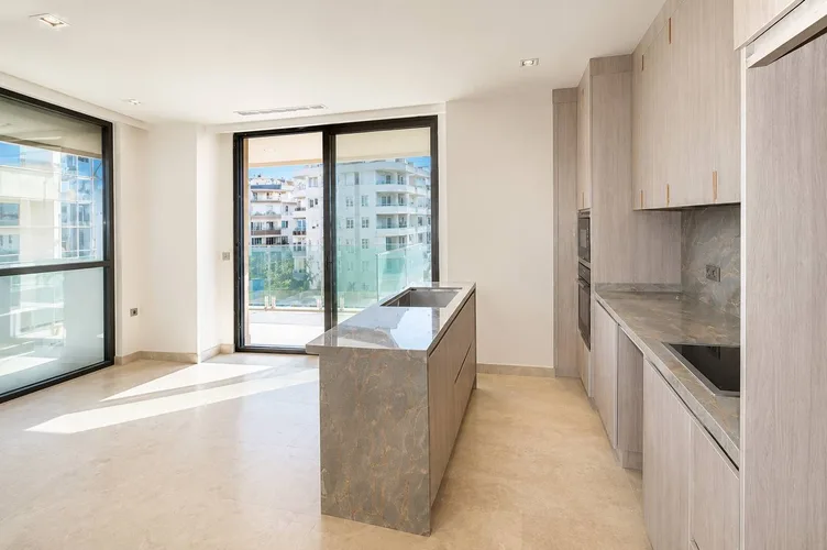 , Interior - 4