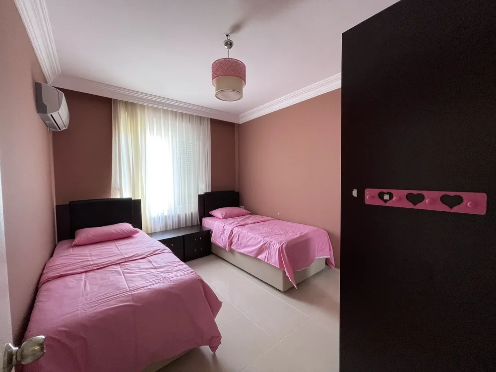 OBA CROWN 3 Interior - 8