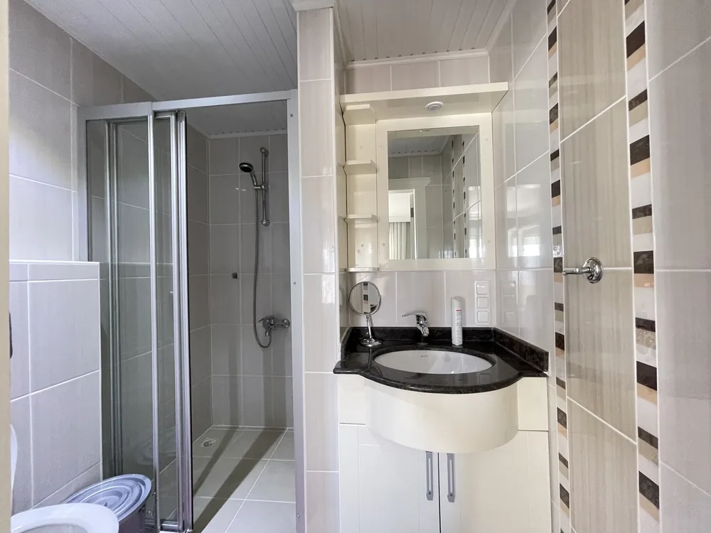 OBA CROWN 3 Interior - 26