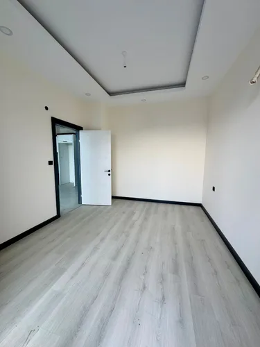 , Interior - 4