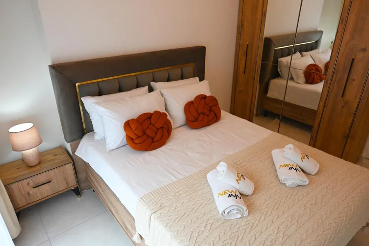 , Interior - 4