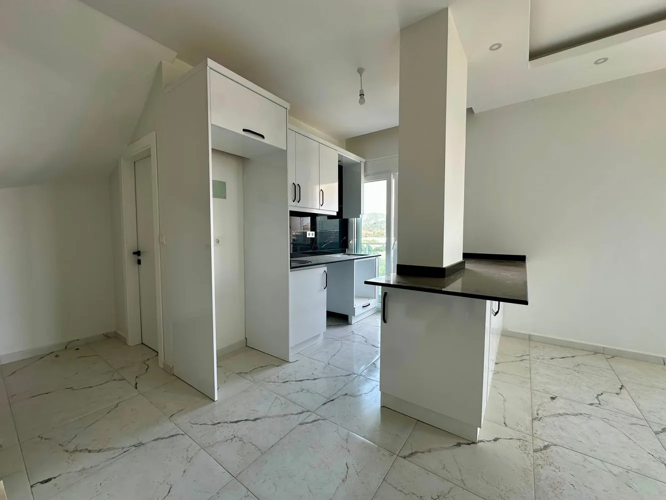 Bargain Sea View Apartment For Sale in Kargicak, Alanya Interior - 6