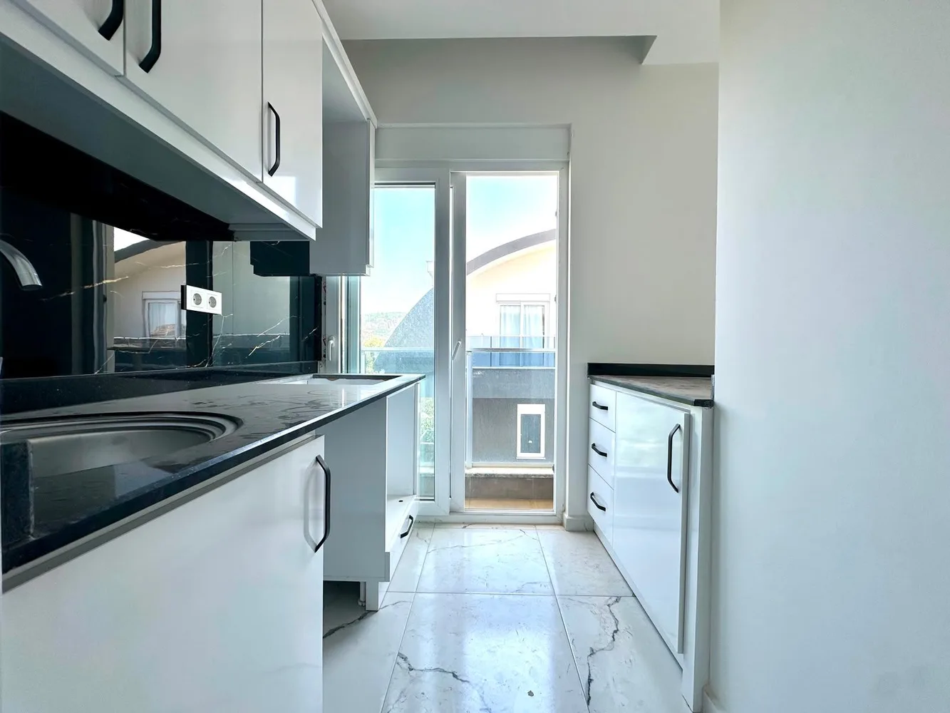 Bargain Sea View Apartment For Sale in Kargicak, Alanya Interior - 7