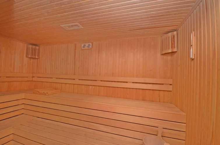 , Interior - 4