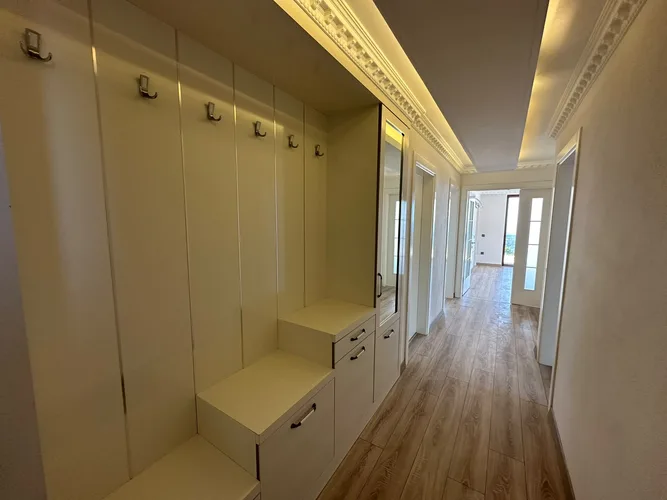 , Interior - 4