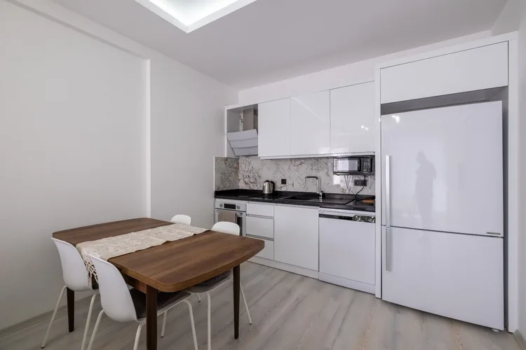 WHITE LIFE 2, Interior - 3