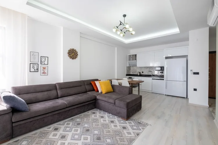 WHITE LIFE 2, Interior - 2