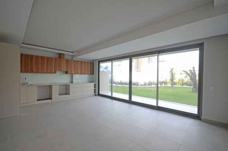 PIA ROYAL, Interior - 2