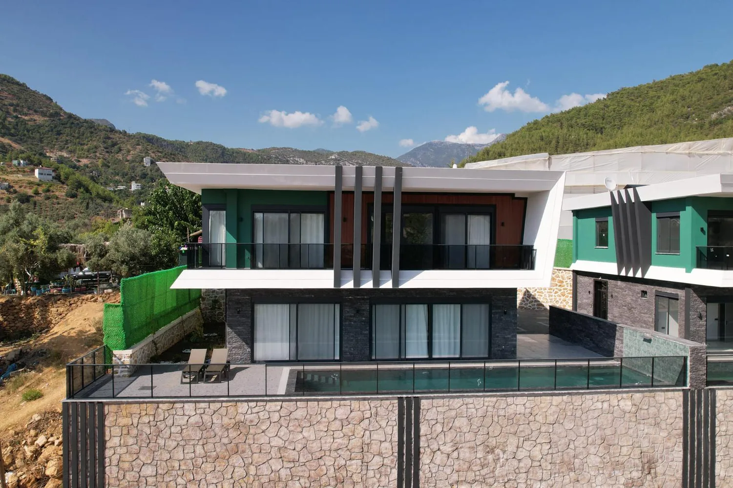 Designer Villa in Alanya with Infinity-Style Pool & Garden Exterior - 3