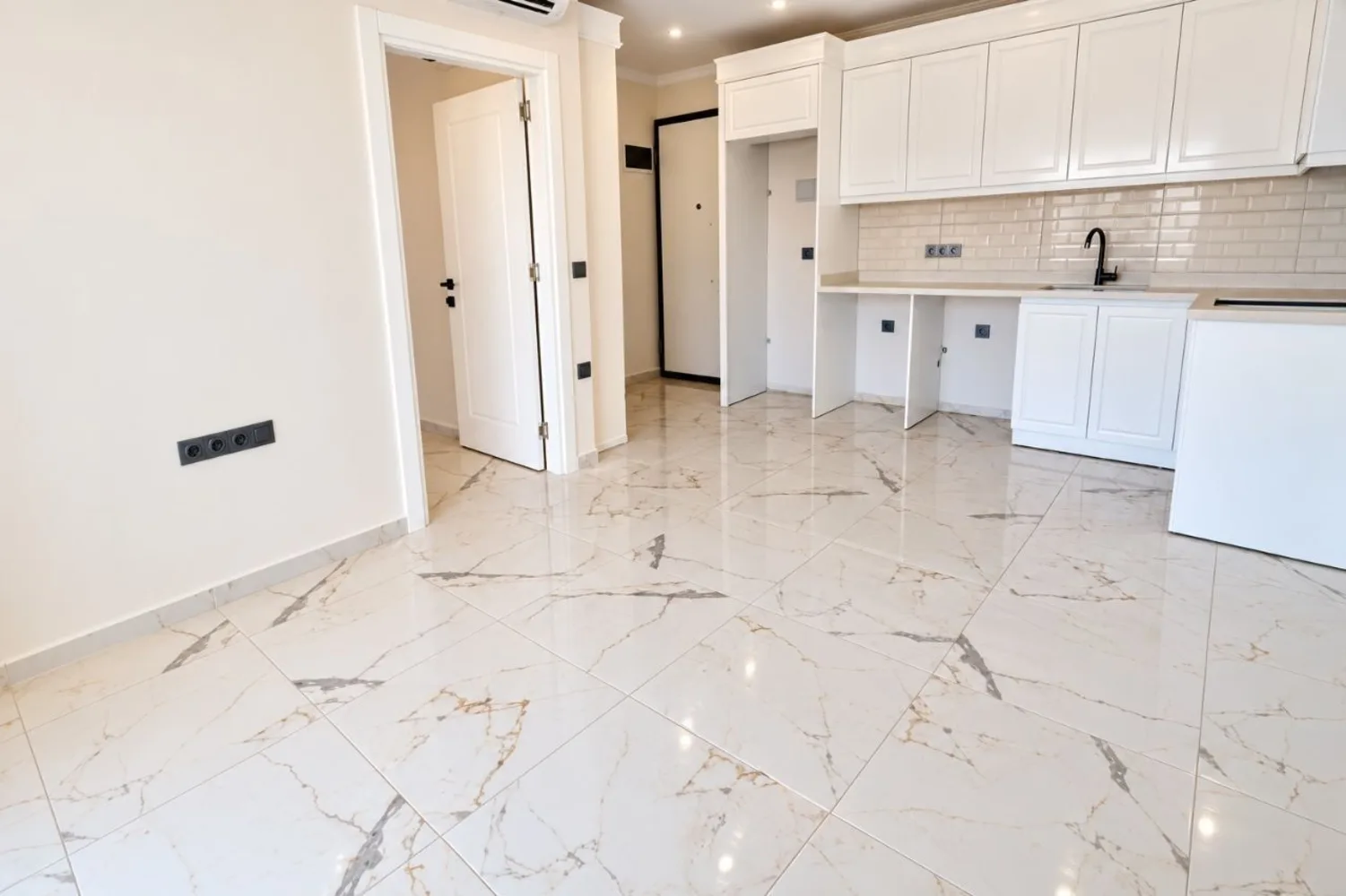 1+1 Sea View Apartment for Sale in Exodus Riverside, Alanya Interior - 3