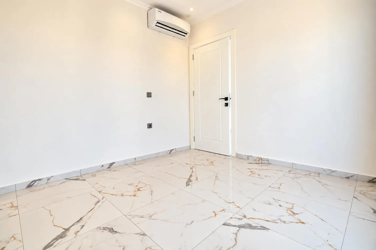 1 Bedroom Sea View Apartment For Sale in Exodus Riverside, Alanya Interior - 7