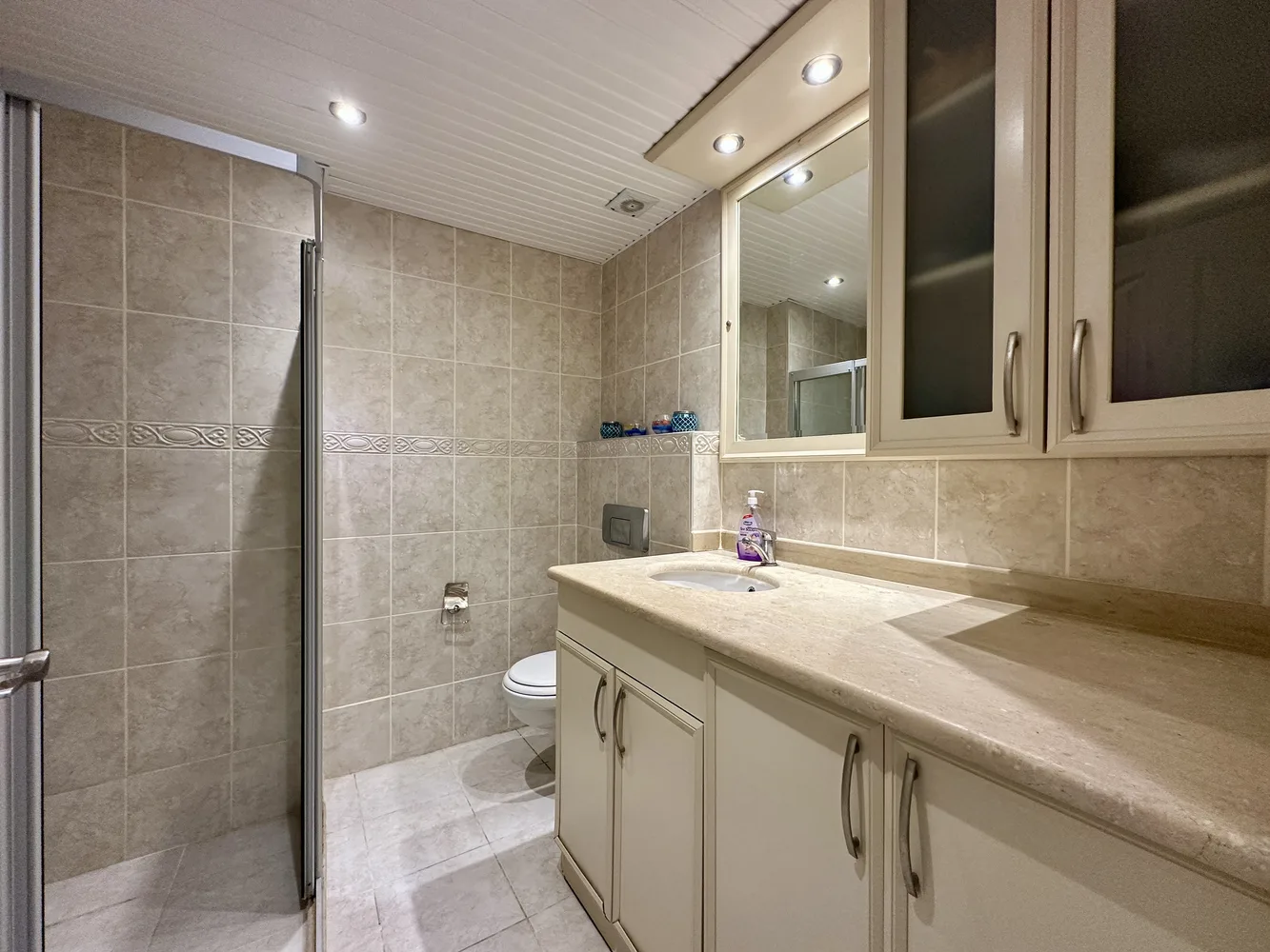 Furnished Apartment Close to Beach For Sale in Club Sidar, Alanya Interior - 34