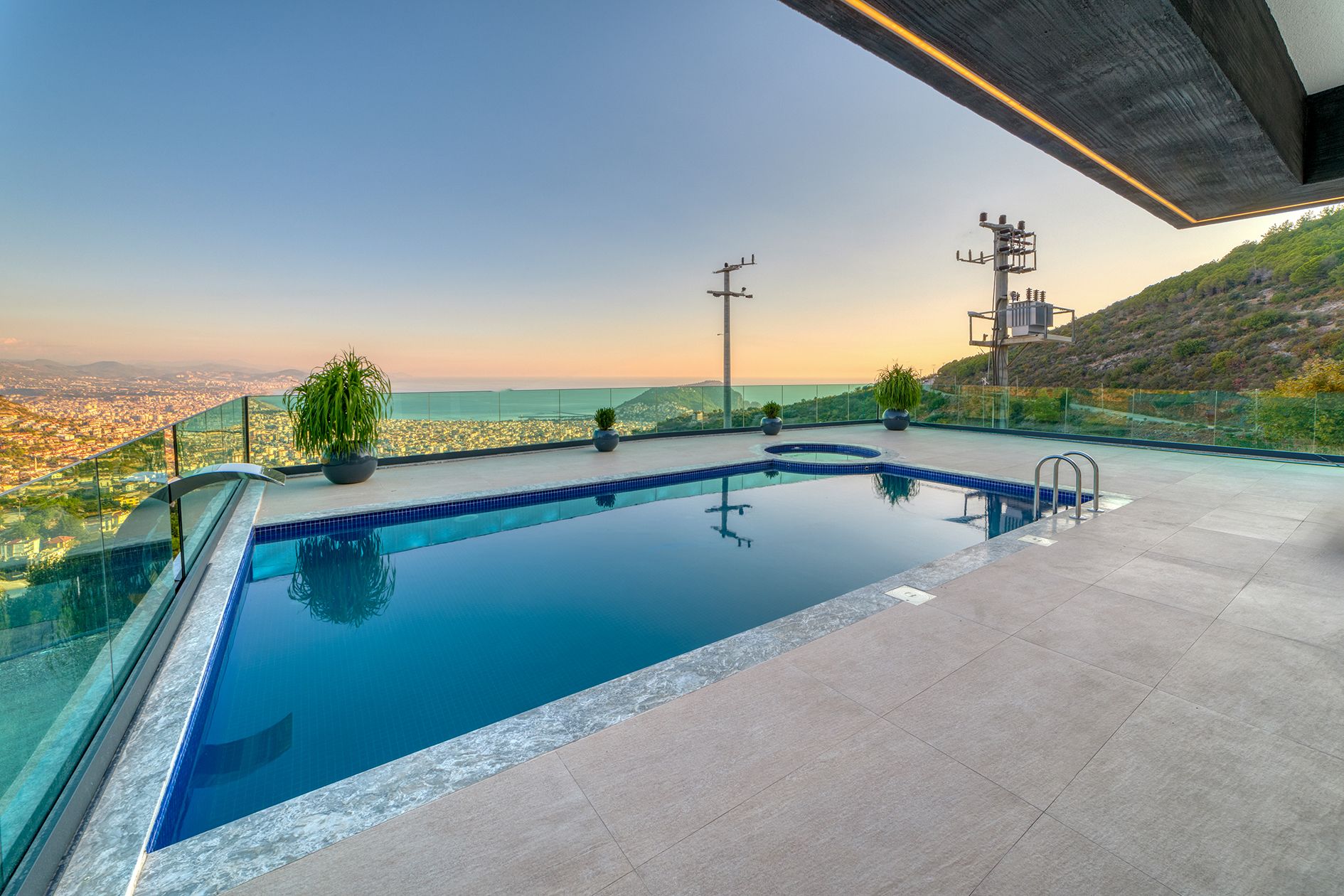 La Montana Villa video preview
