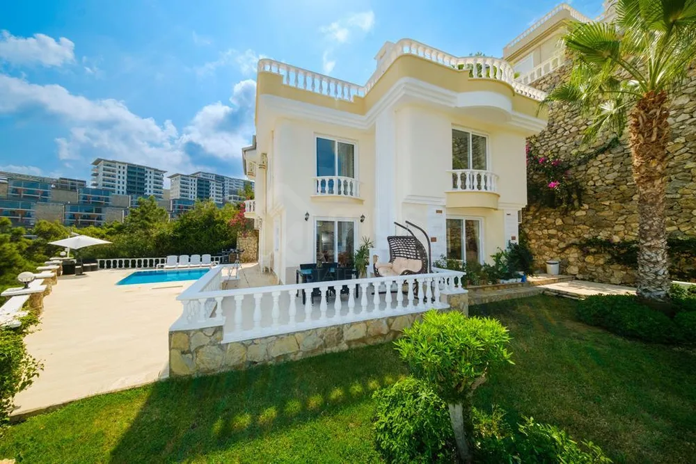 Furnished 4+1 Villa with a sea view in Kargicak 