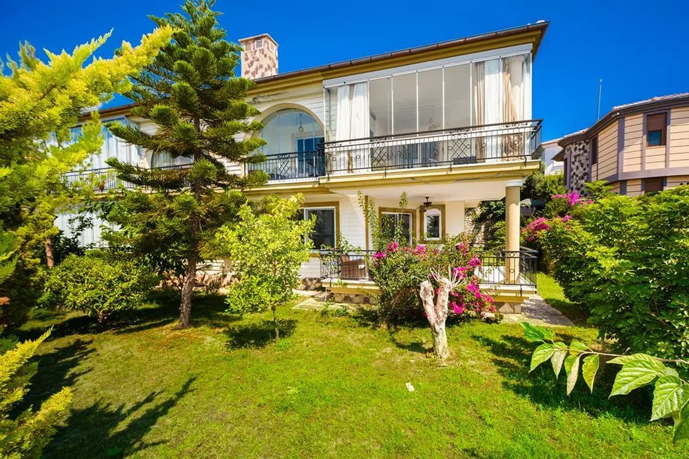 Furnished 3+1 Villa with a sea view in Konakli 