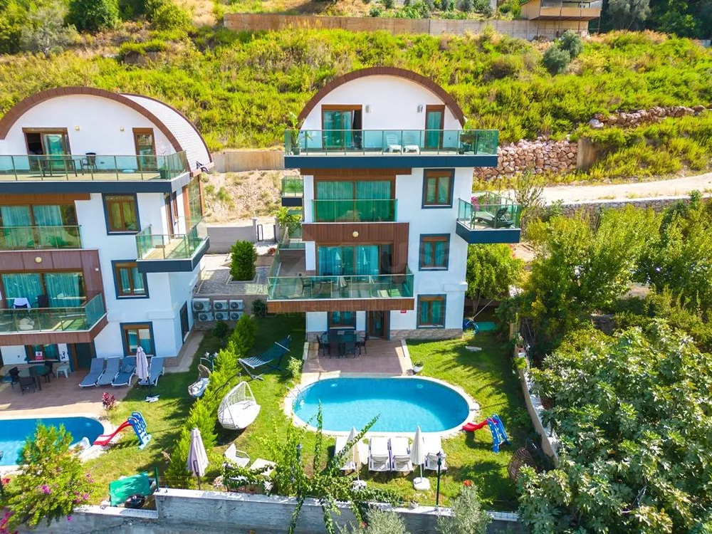 Modern furnished 5+1 Villa with a sea view in Bektas 