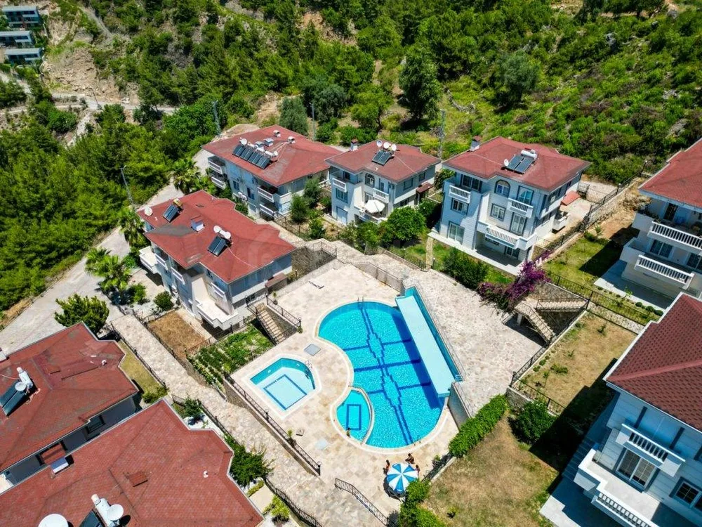 Alanya, Bektas. Furnished 3+1 apartment + garden suitable for Citizenship 