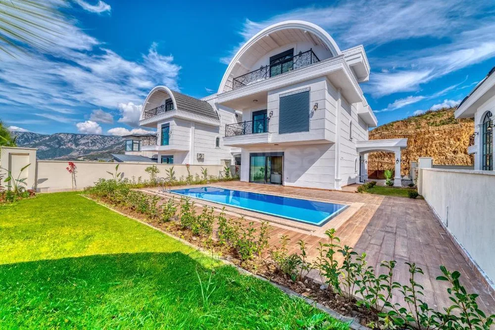 Alanya, Kargicak. Luxury furnished 5+1 triplex villa suitable for Citizenship 