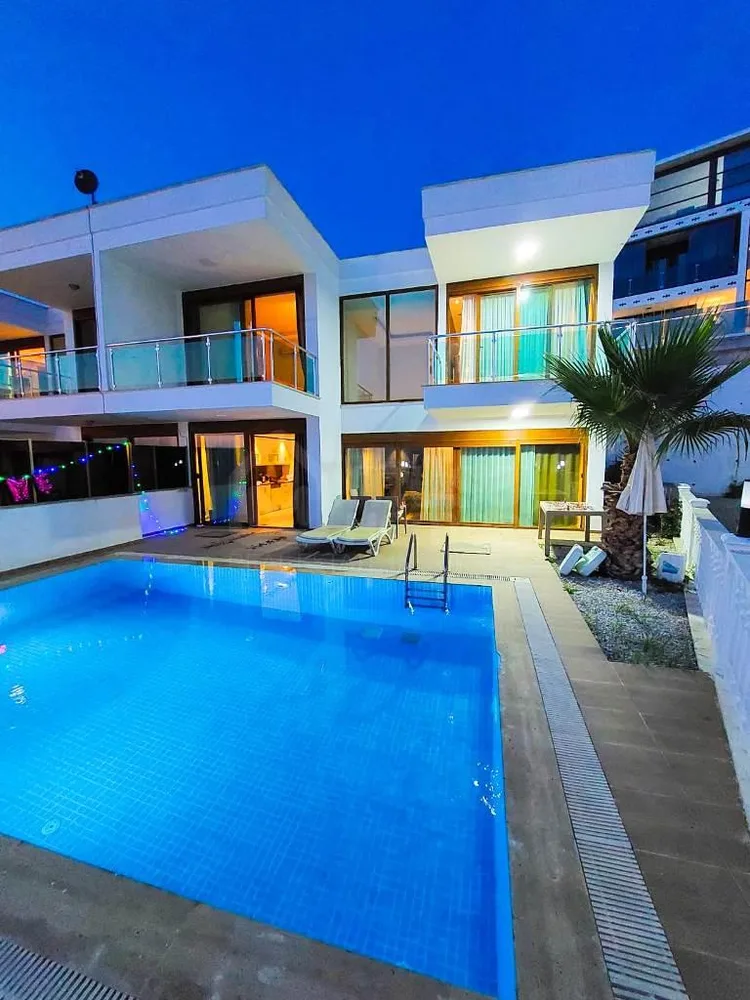 Alanya, Kargicak. Furnished 3+1 villa suitable for Citizenship 