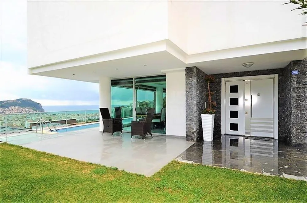 Alanya, Tepe. Furnished 4+2 villa with a sea view 