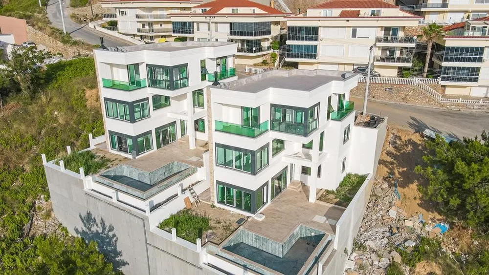 GLORIA VILLAS New 3+1 triplex villa suitable for Citizenship in Alanya, Kargicak 