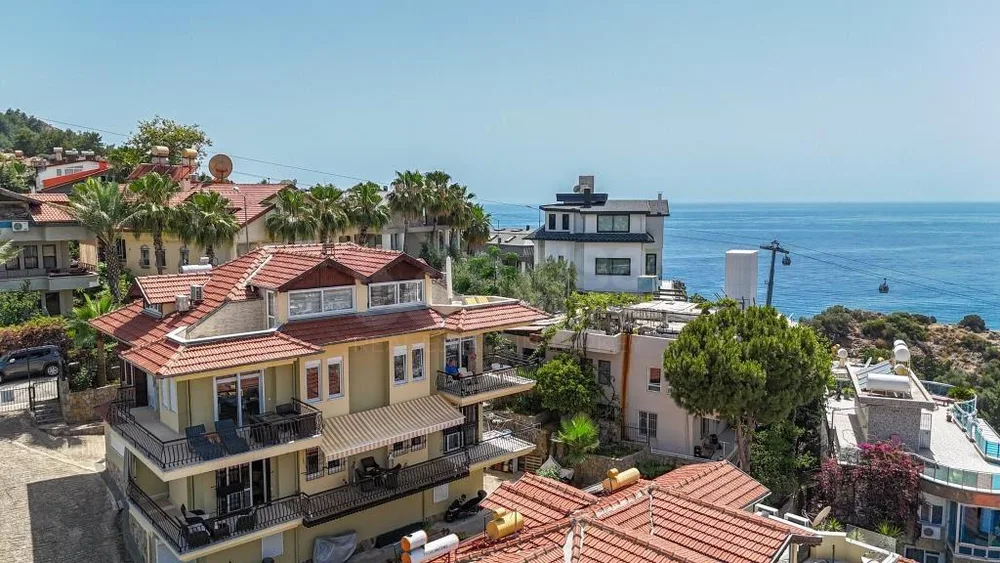 KALE Furnished 3+1 penthouse with a sea view in Merkez 