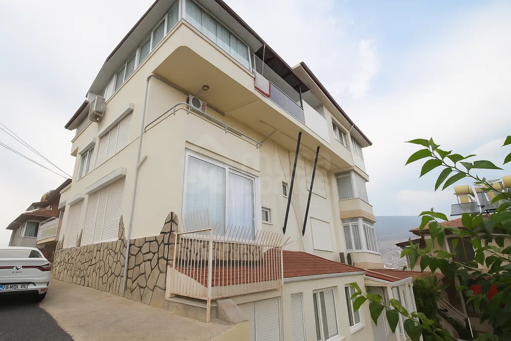 ZAMBAK VİLLA 3 furnished apartments 1+1 close to the sea in Kale 