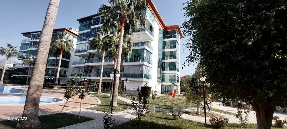 SEVEN STARS RESİDENCE Furnished 2+1 apartment in front of the sea in Kestel 
