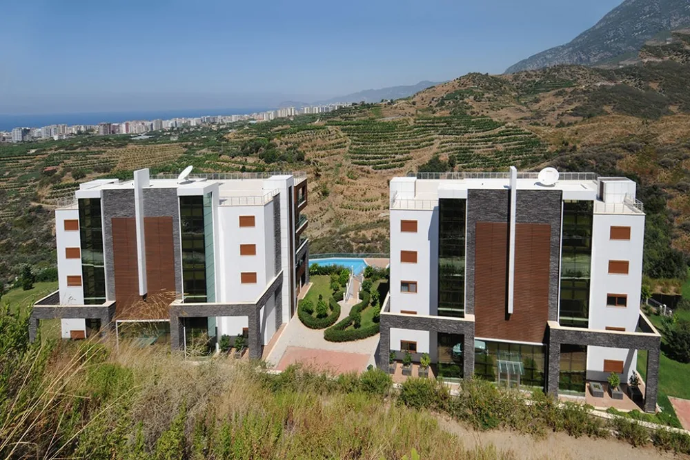 GOLF AQUA Furnished 2+1 apartment with a sea view in Kargicak 