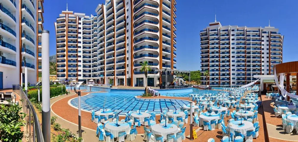 AZURA PARK Furnished 2+1 apartment with a sea view in Mahmutlar 