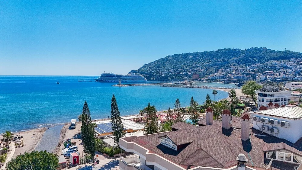 ALKOM 7 Furnished 2+1 apartment in front of the sea in Gullerpinari 