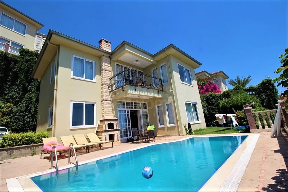 GOLD CİTY VİLLA Furnished 3+1 villa with a sea view in Kargicak 